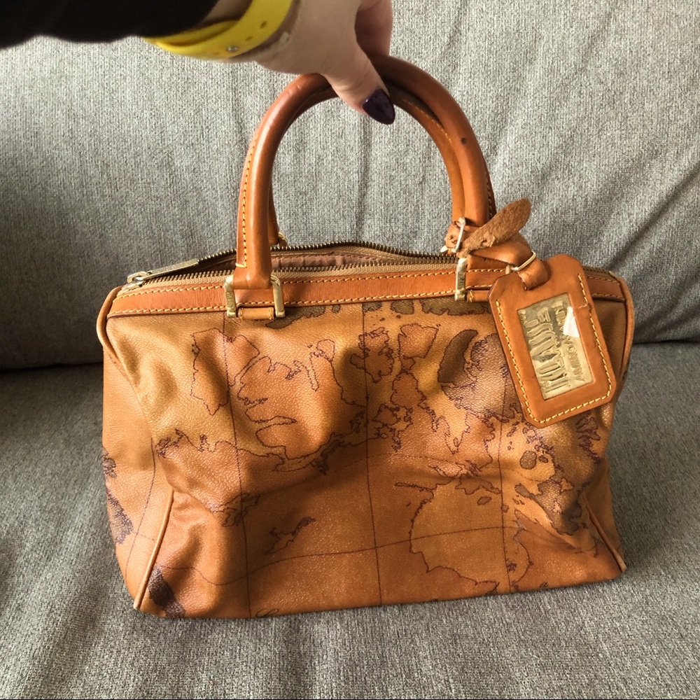 Classic Alviero Martini Purse! Map purse 👜 🗺♥️🎉🥳